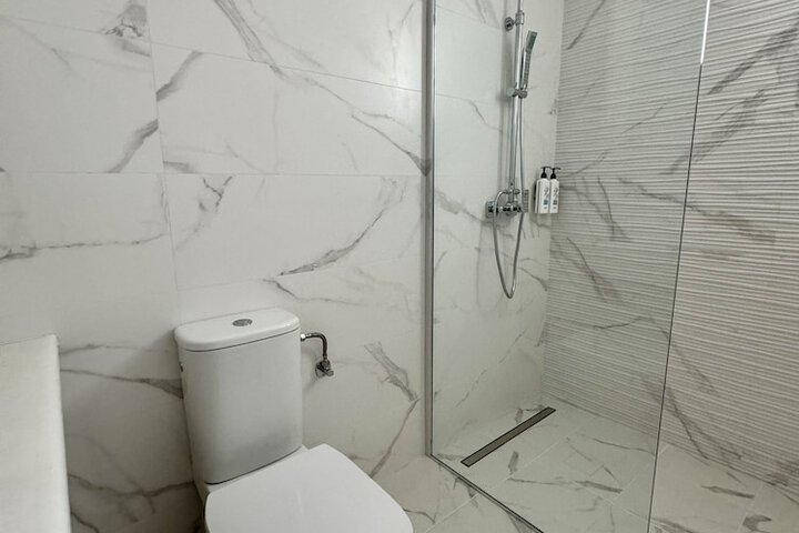 Room 52 of 98