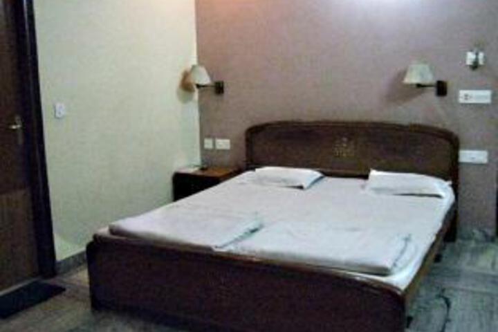 Room 4 of 5