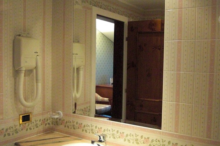 Room 22 of 52