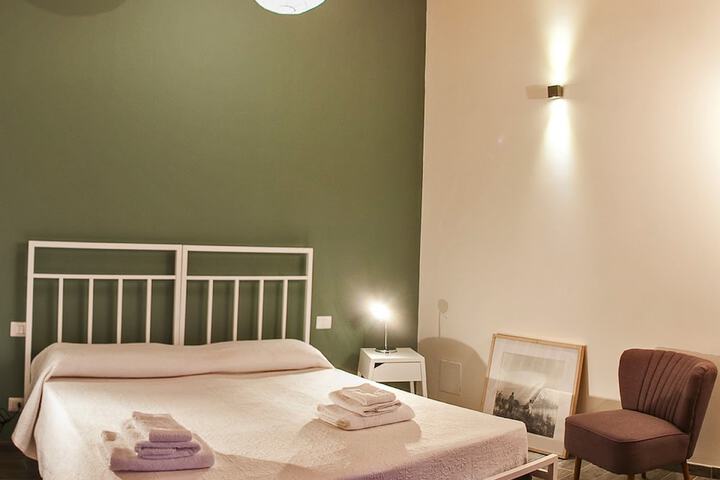 Room 2 of 49