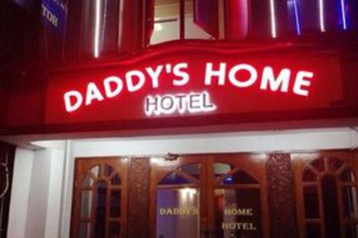 Daddys Home Hotel