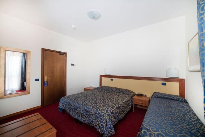 Room 6 of 36