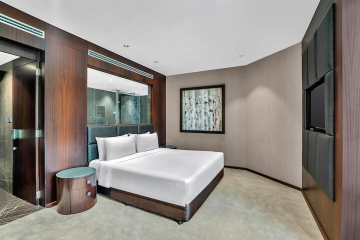 Room 27 of 69