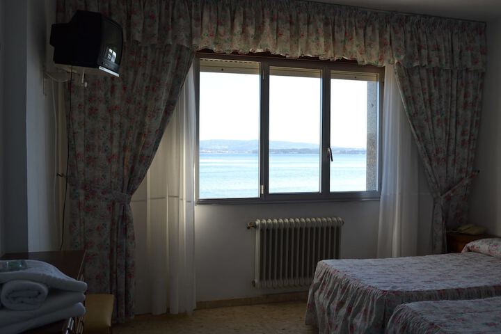 Room 6 of 8