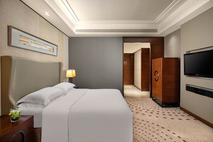 Room 13 of 98