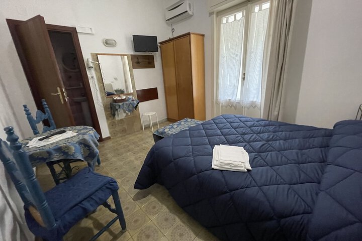 Room 12 of 21
