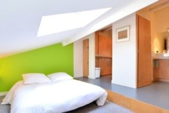 Room 3 of 8