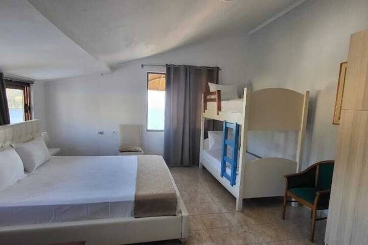 Room 4 of 9