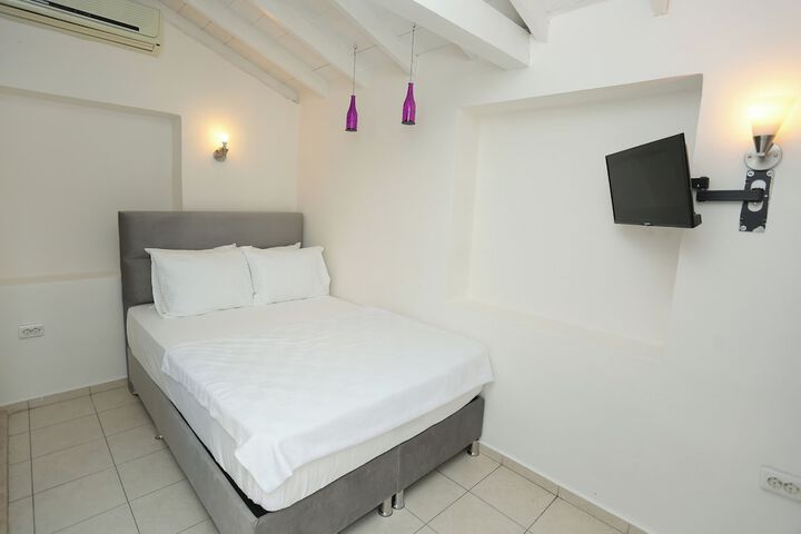 Room 2 of 21