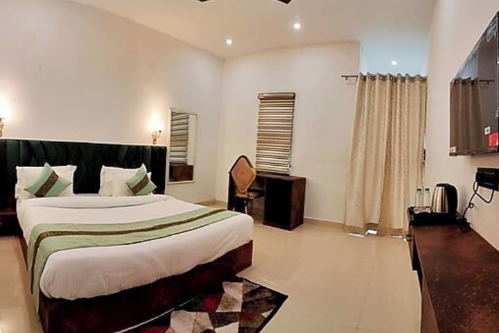 Room 6 of 25