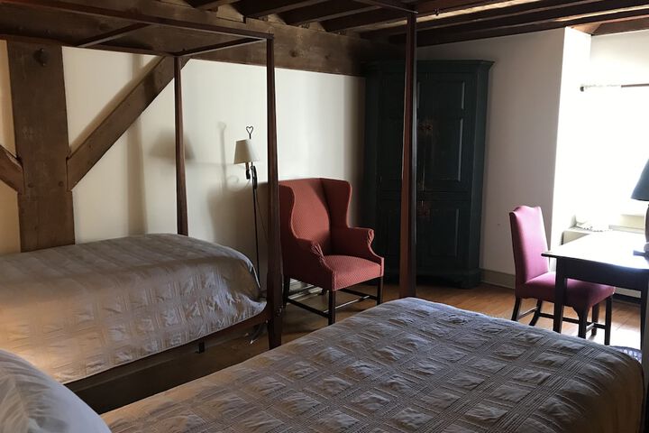 Room 6 of 63
