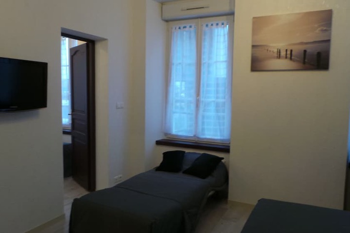 Room 32 of 42