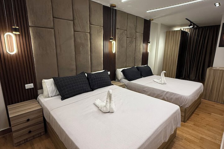Room 6 of 13