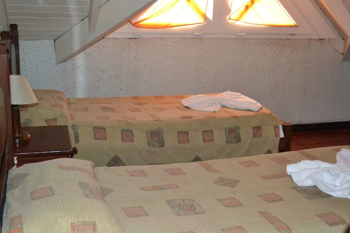Room 5 of 10