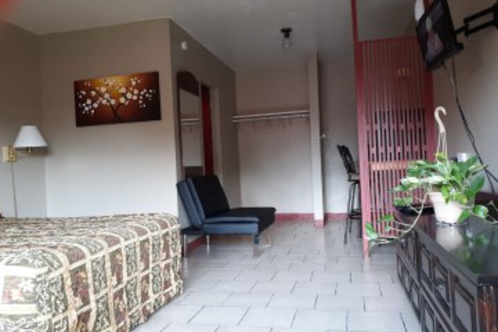 Room 4 of 12