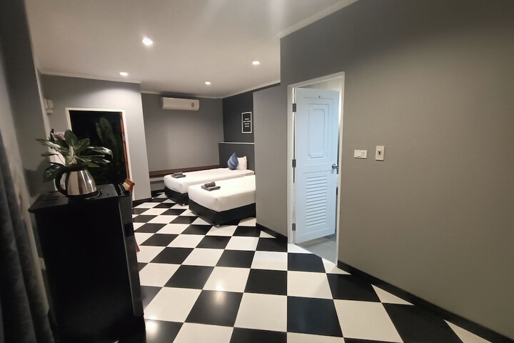 Room 15 of 47