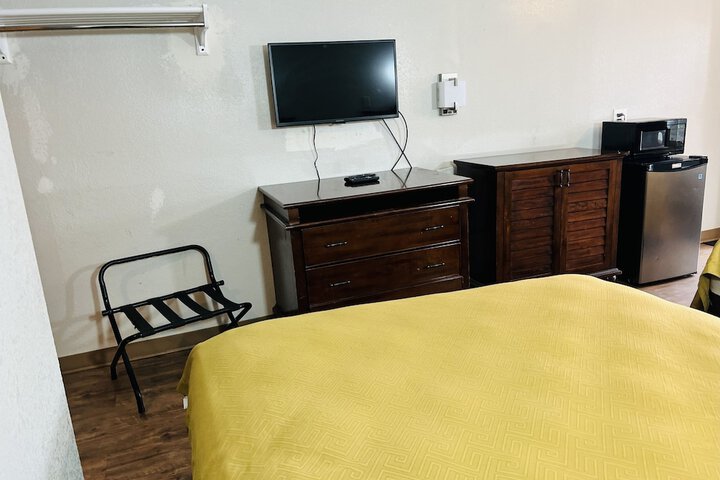 2 Queen Beds (2 of 19)