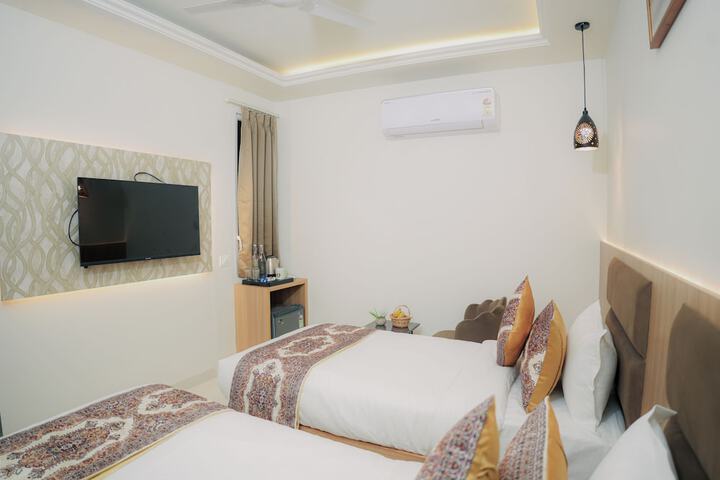 Room 8 of 29