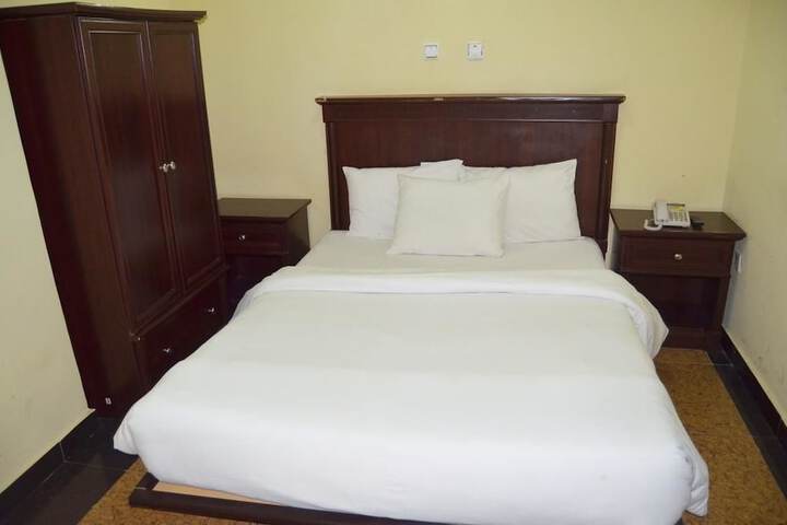 Room 4 of 14