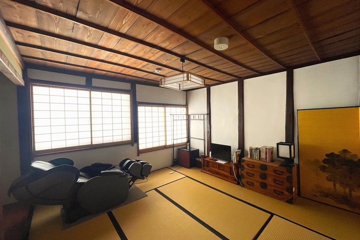 Room 10 of 37