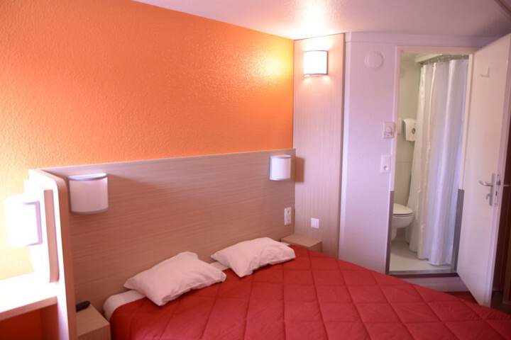 Room 14 of 35