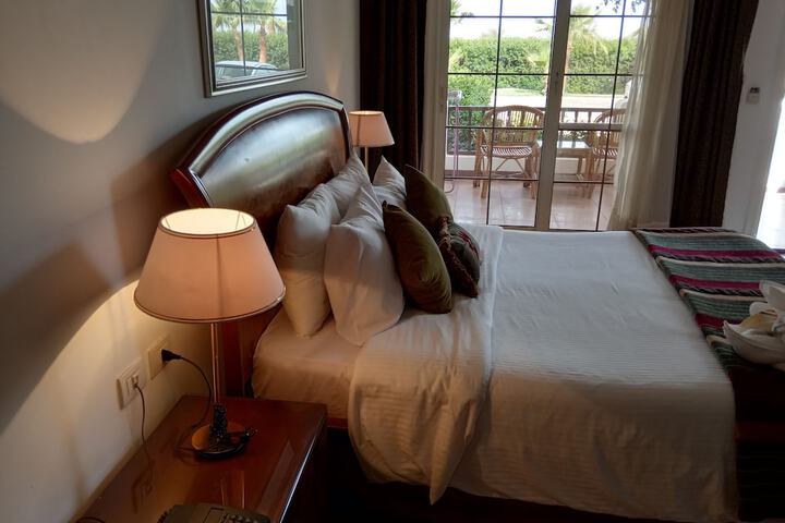 Room 13 of 37