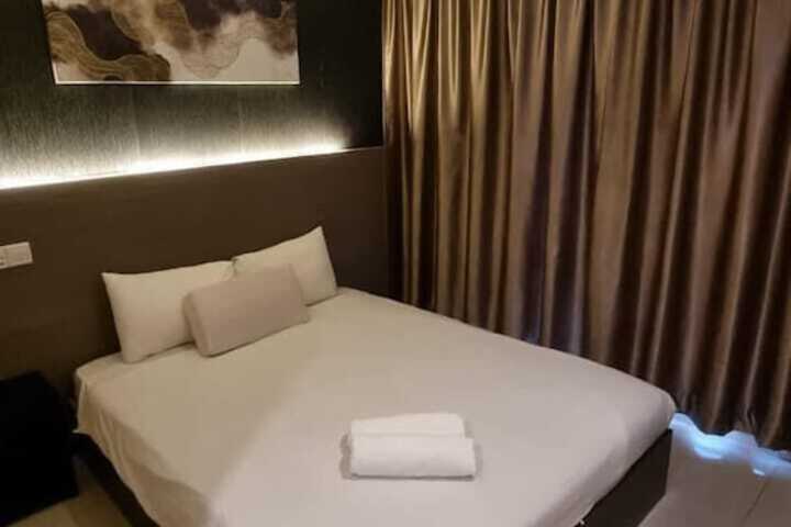 Room 9 of 29