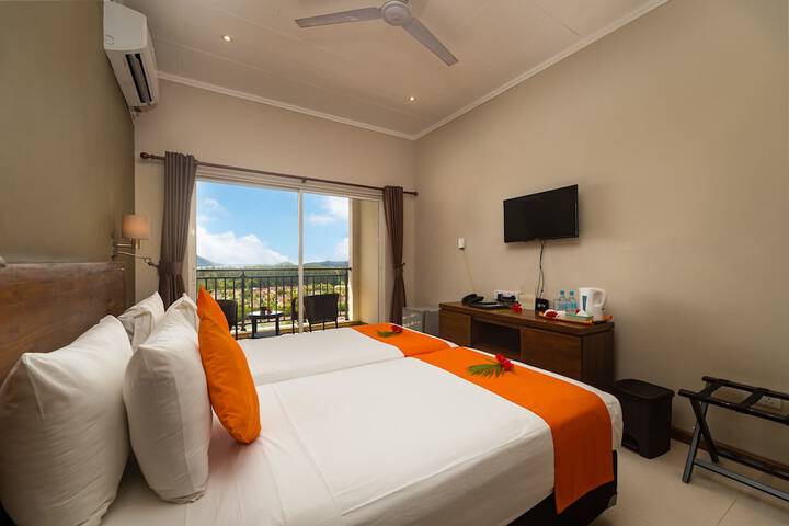 Room 5 of 114