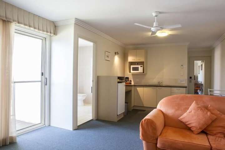 Room 32 of 49
