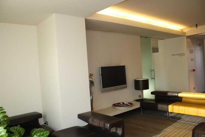 Room 16 of 32