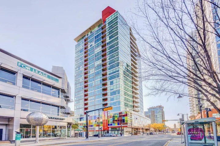 Modern 2BR Apt - DT Calgary w City Views
