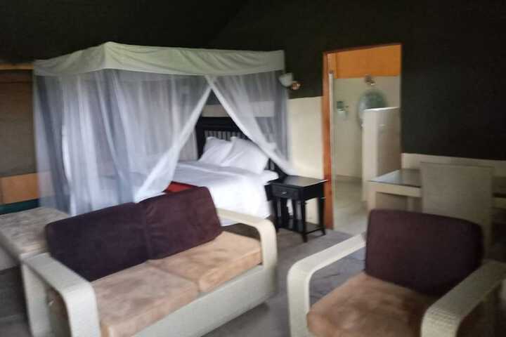 Room 6 of 17