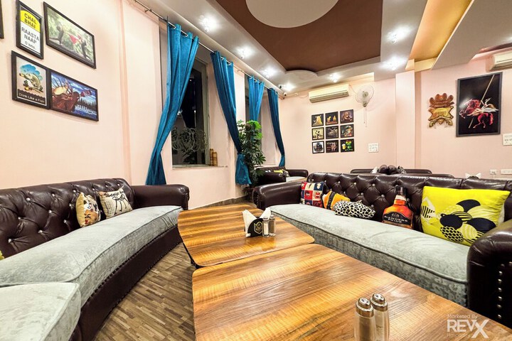 Lounge 100 of 123