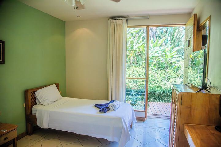 Room 8 of 25