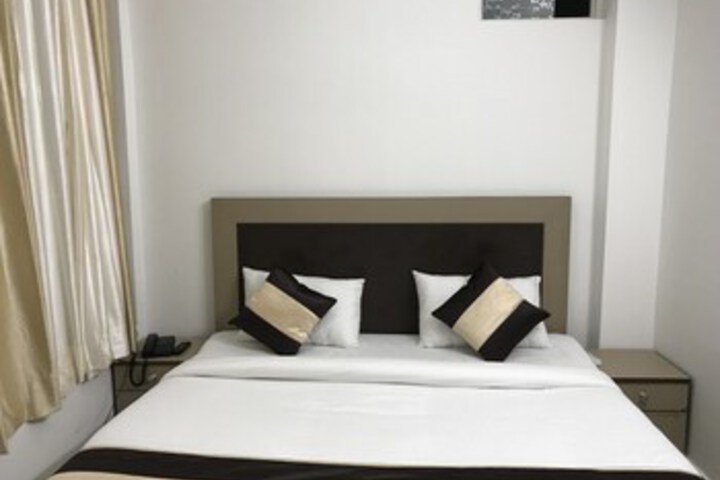 Room 13 of 27