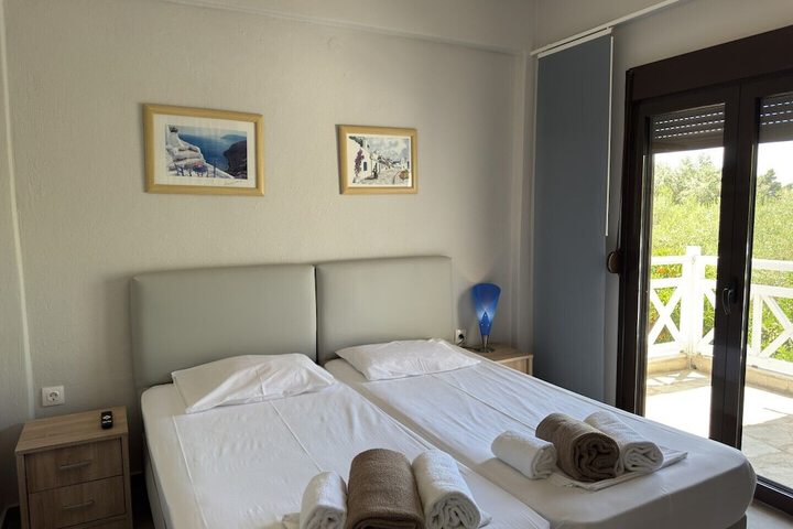 Room 33 of 171