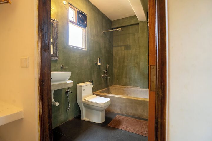 Room 15 of 33