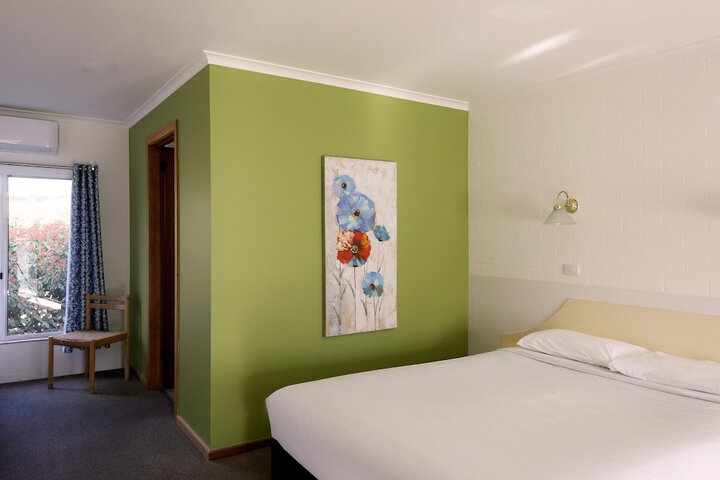 Room 4 of 38