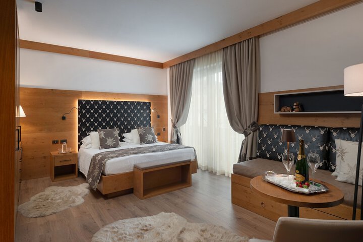 Room 14 of 212