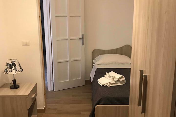Room 6 of 45