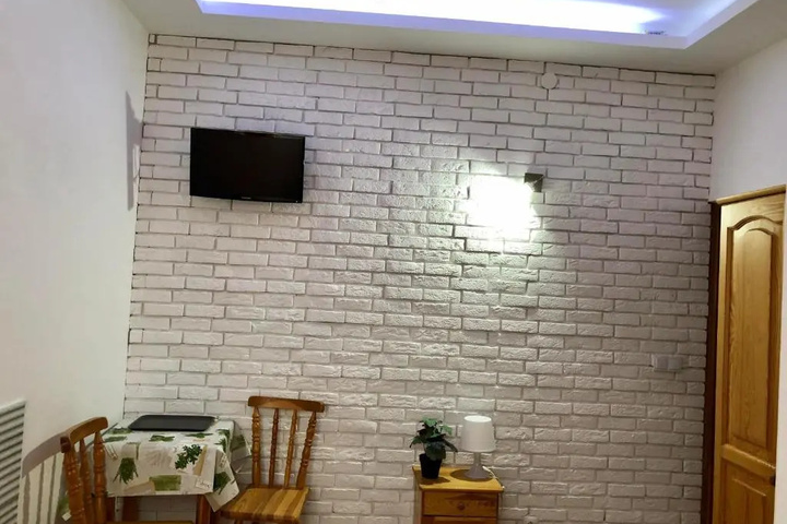 Room 2 of 20