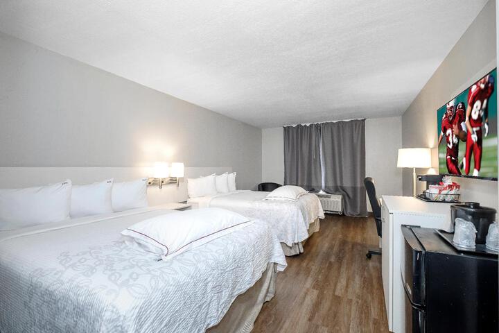 Double Accessible King Size Bed (8 of 9)