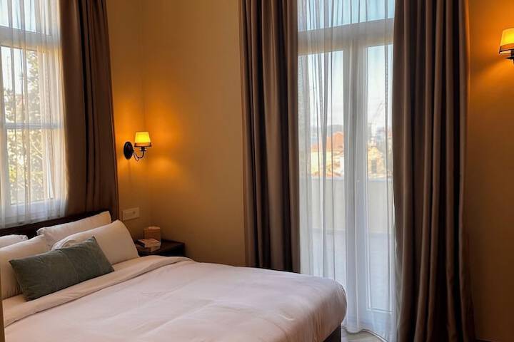 Room 18 of 115