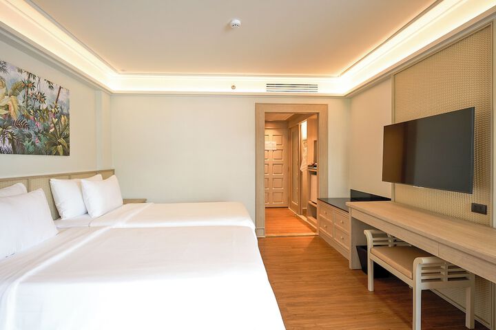 Room 27 of 128