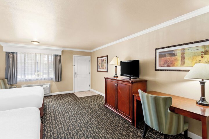 Room 7 of 34
