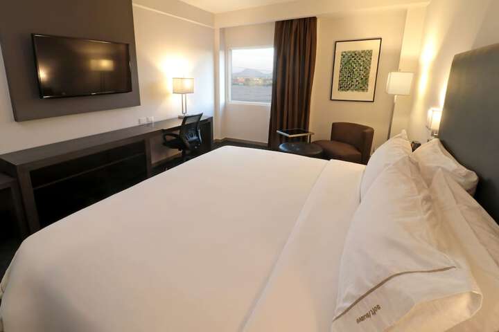 Room 3 of 80