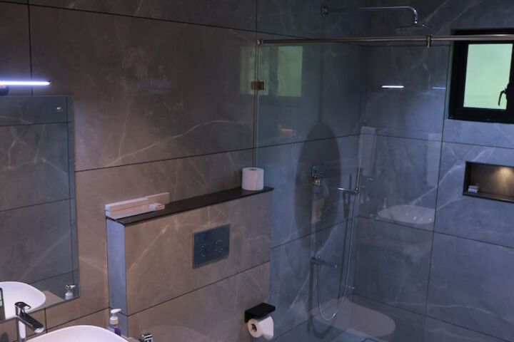 Room 16 of 26