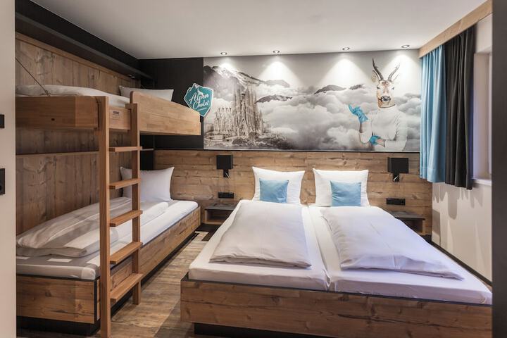 Room 4 of 12