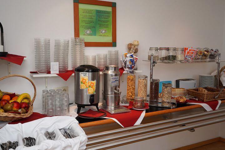Breakfast/Coffee Service 28 of 47
