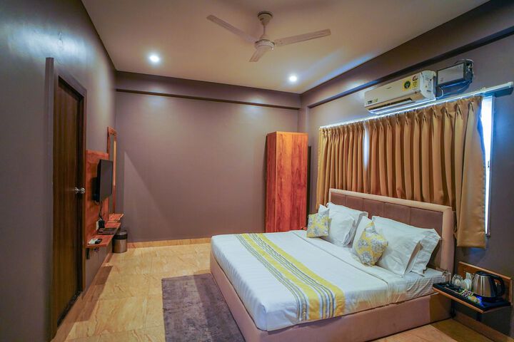 Room 2 of 3